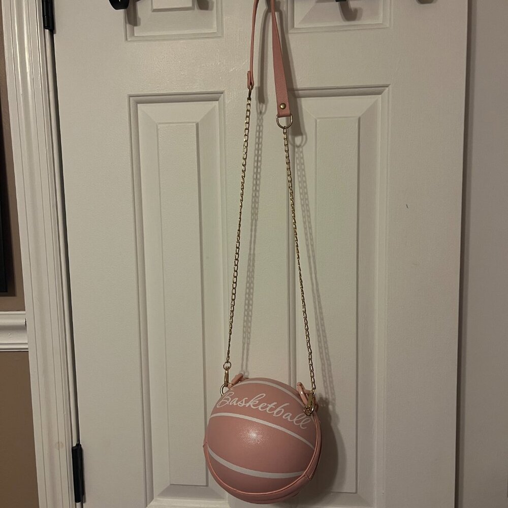 Adorable pink round basketball purse - Picture 2 of 10